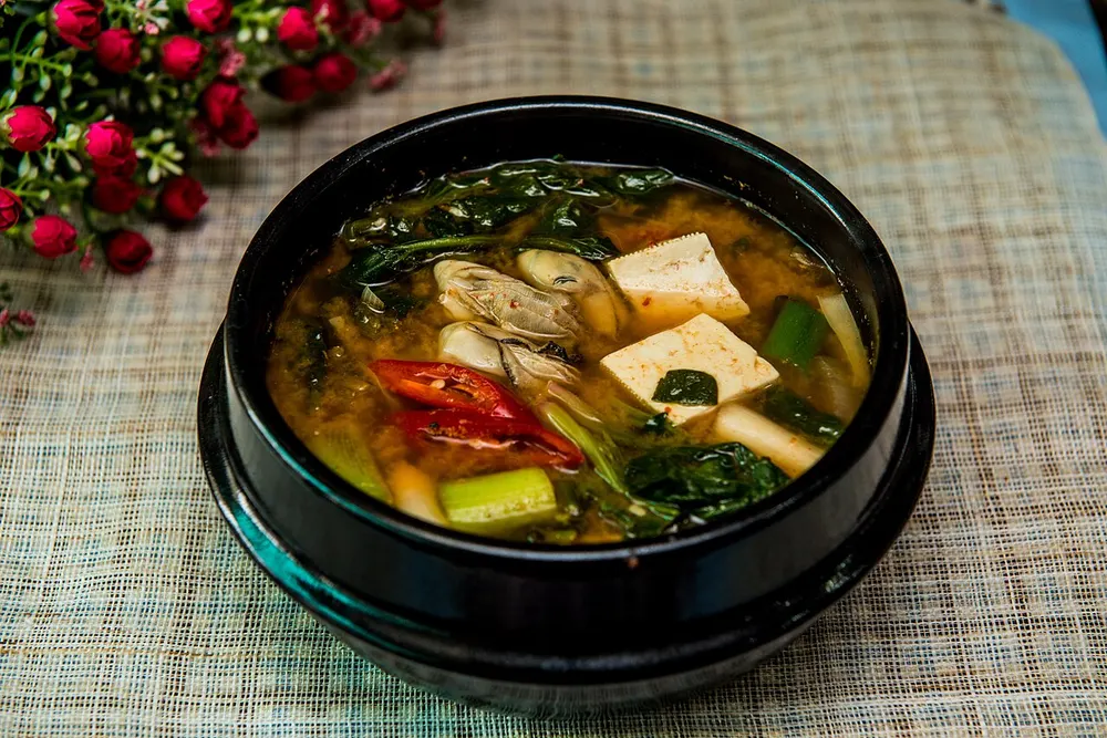 A ttukbaegi of doenjang-jjigae with tofu and vegetables