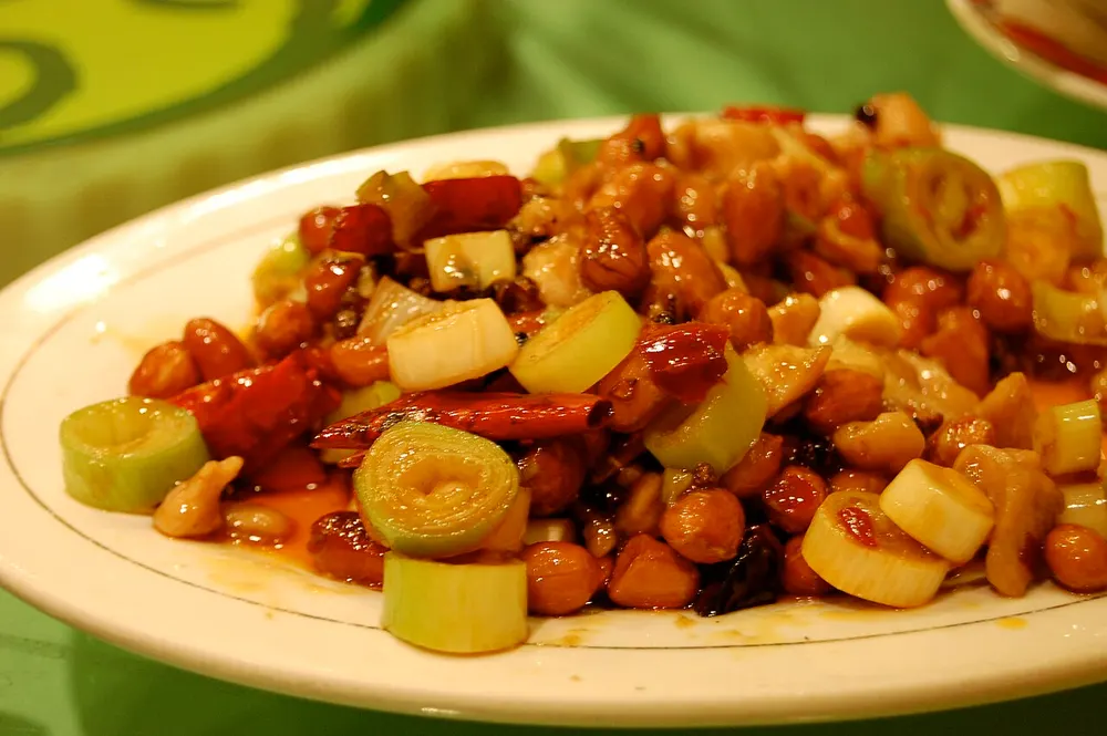 Kung Pao chicken with peanuts, dried chilies and scallion