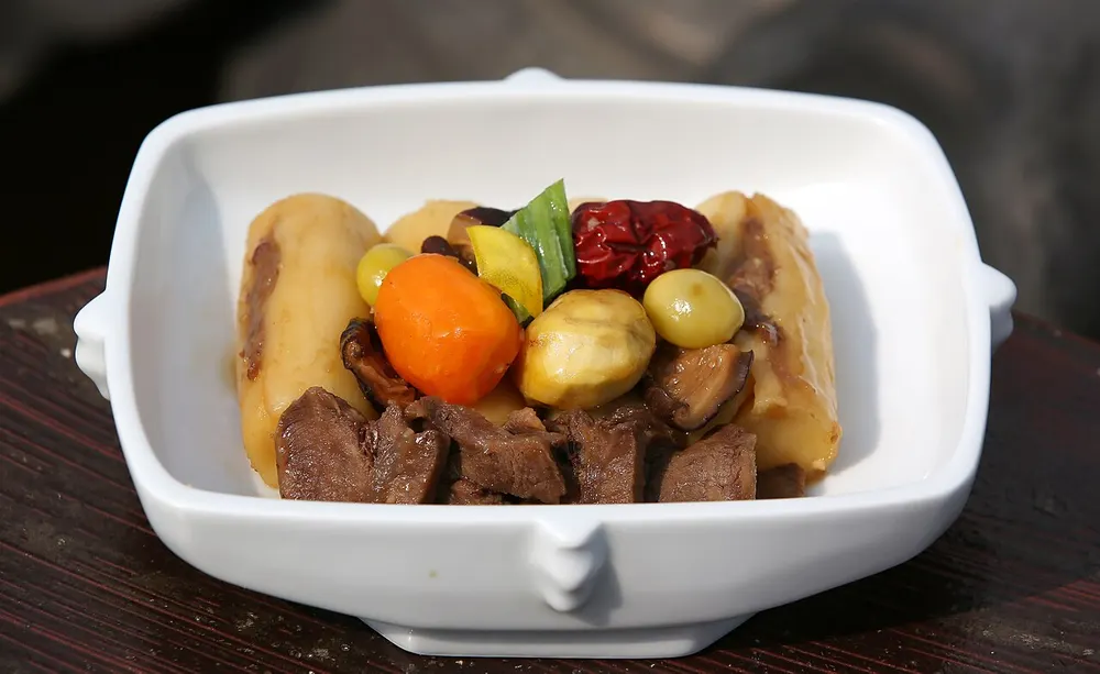 Tteok-jjim — braised beef with rice cakes, chestnut, ginkgo and jujube