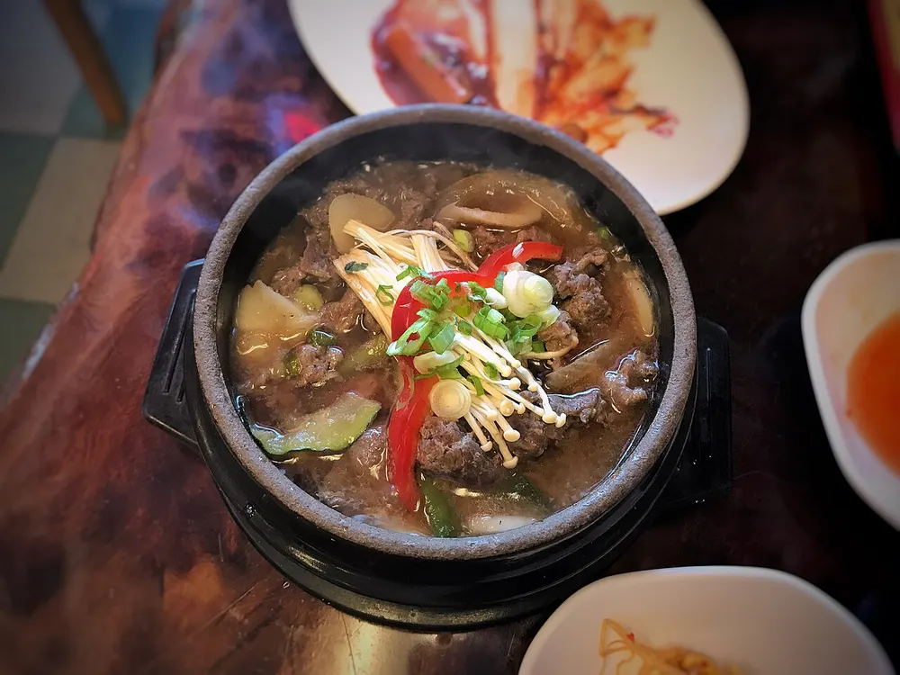 Ttukbaegi bulgogi — beef bulgogi simmered in broth in an earthenware pot