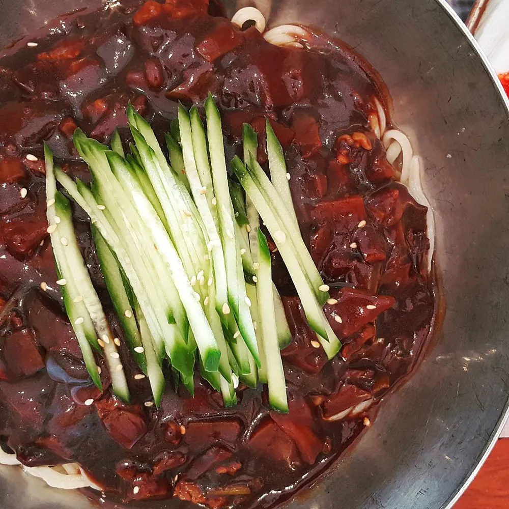 Jajangmyeon topped with black bean sauce