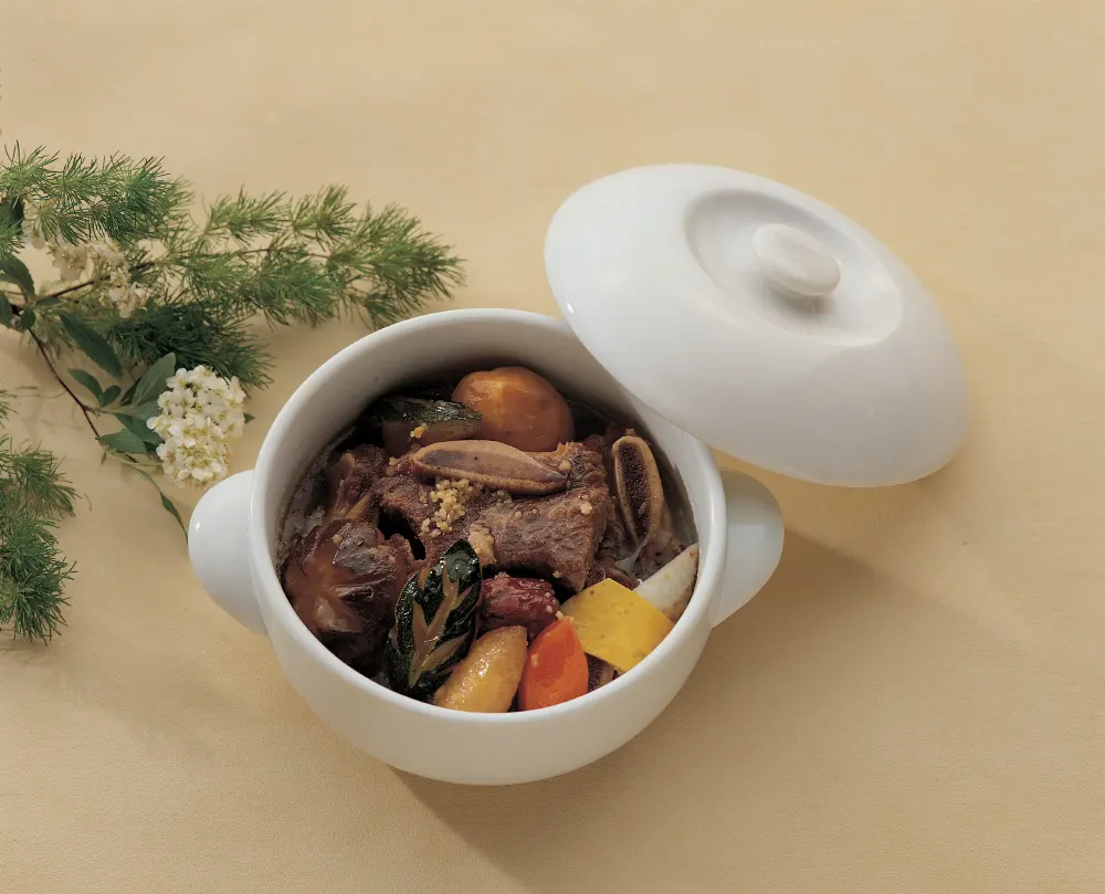 Bone-in beef short ribs braised in soy sauce with carrot, chestnut and jujube