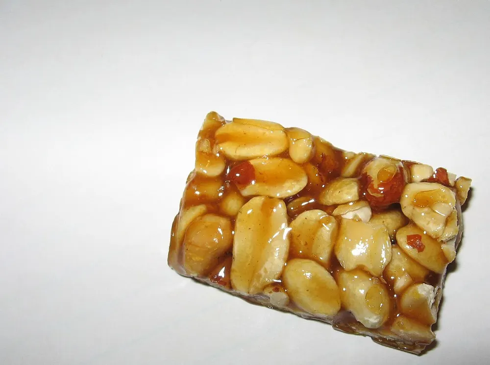 A bar of Brazilian peanut brittle