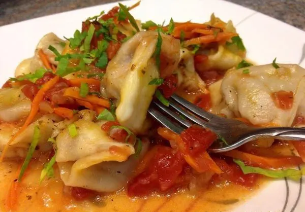 Chuchvara: small boiled dumplings served with tomato and carrot